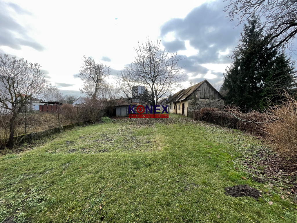 Dva staršie domy s veľkým pozemkom pri centre Michaloviec. foto