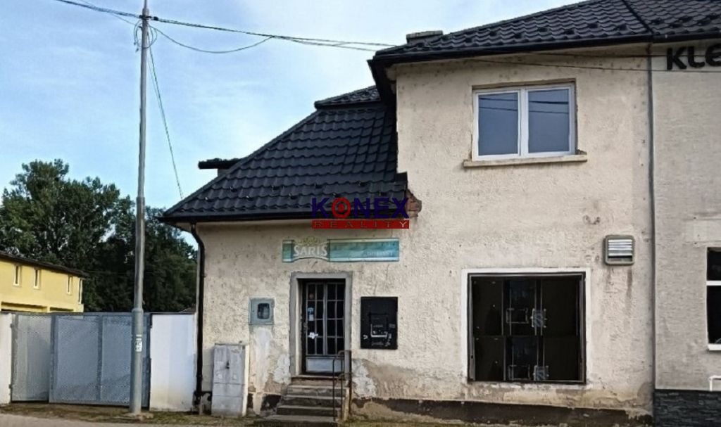 Poschodový rodinný dom v centre mesta Snina foto