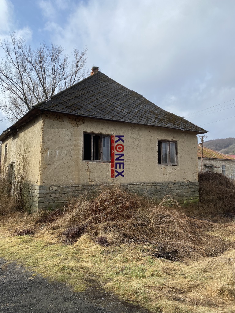 NA PREDAJ! Pozemok so starým rodinným domom v malebnej obci Ubľa foto